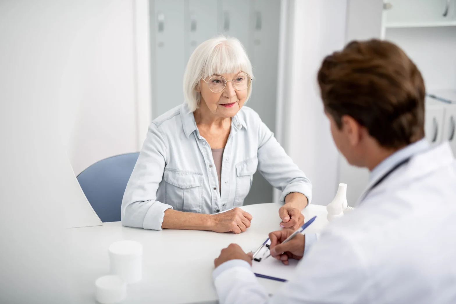 overcoming-barriers-to-clinical-trial-enrollment-scaled